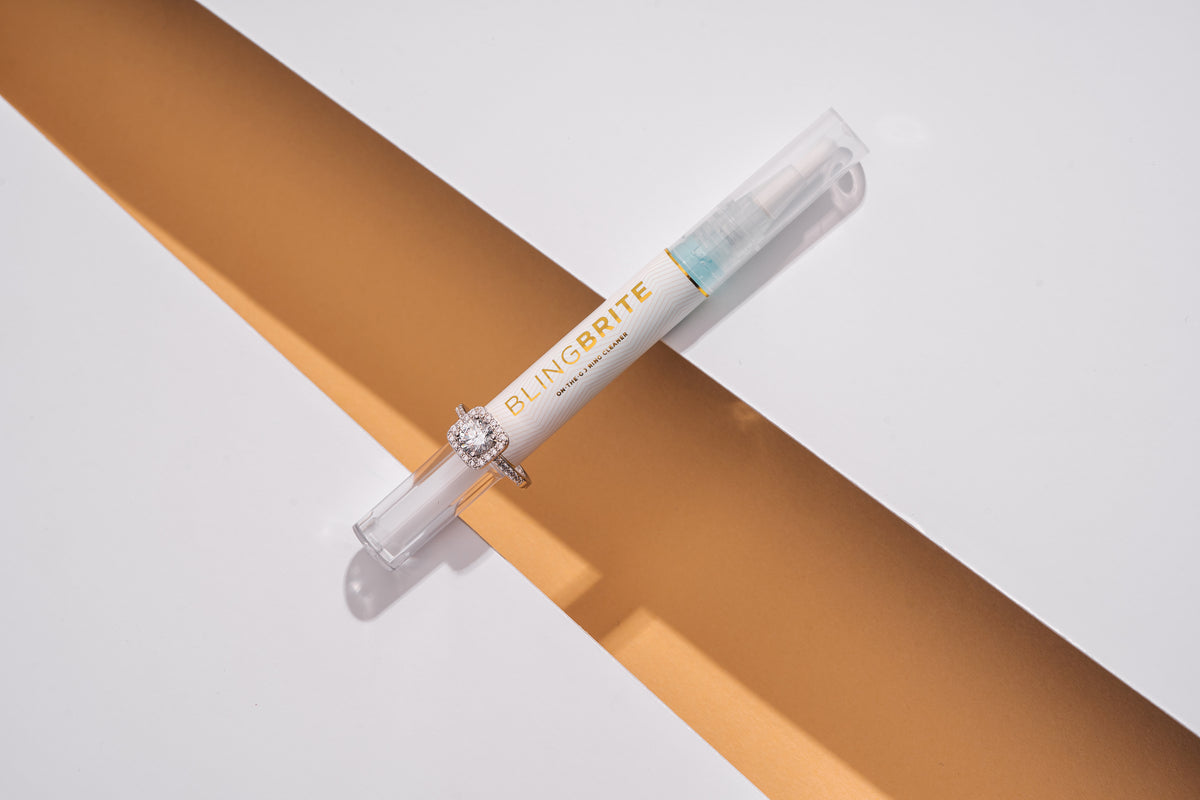 Cleaning an engagement ring with the BlingBRITE jewelry pen