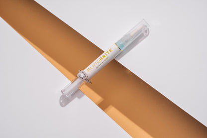 Cleaning an engagement ring with the BlingBRITE jewelry pen